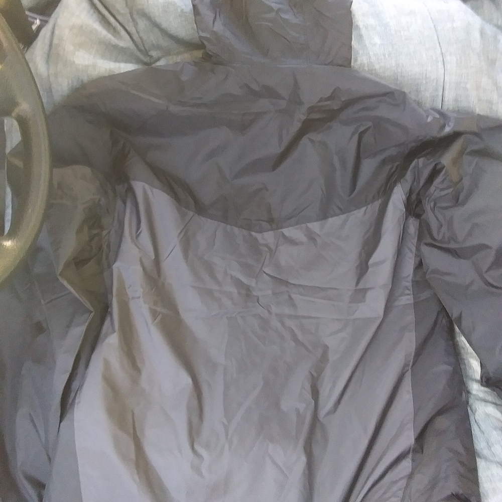 Large Columbia Jacket - Picture 3 of 4